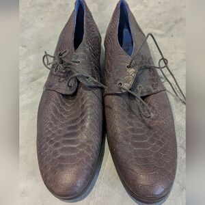 Fluevogs, Dark Brown Alligator Pattern Leather